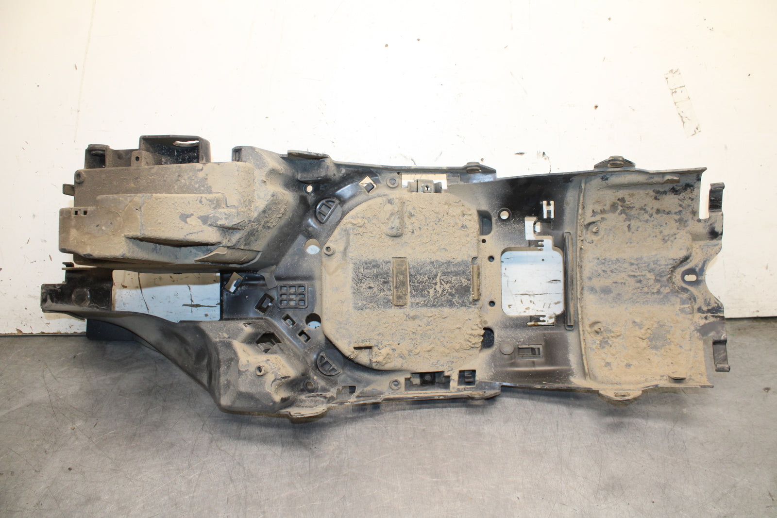 16-17 KAWASAKI VULCAN S 650 EN650 ABS BATTERY TRAY BOX HOLDER BB731