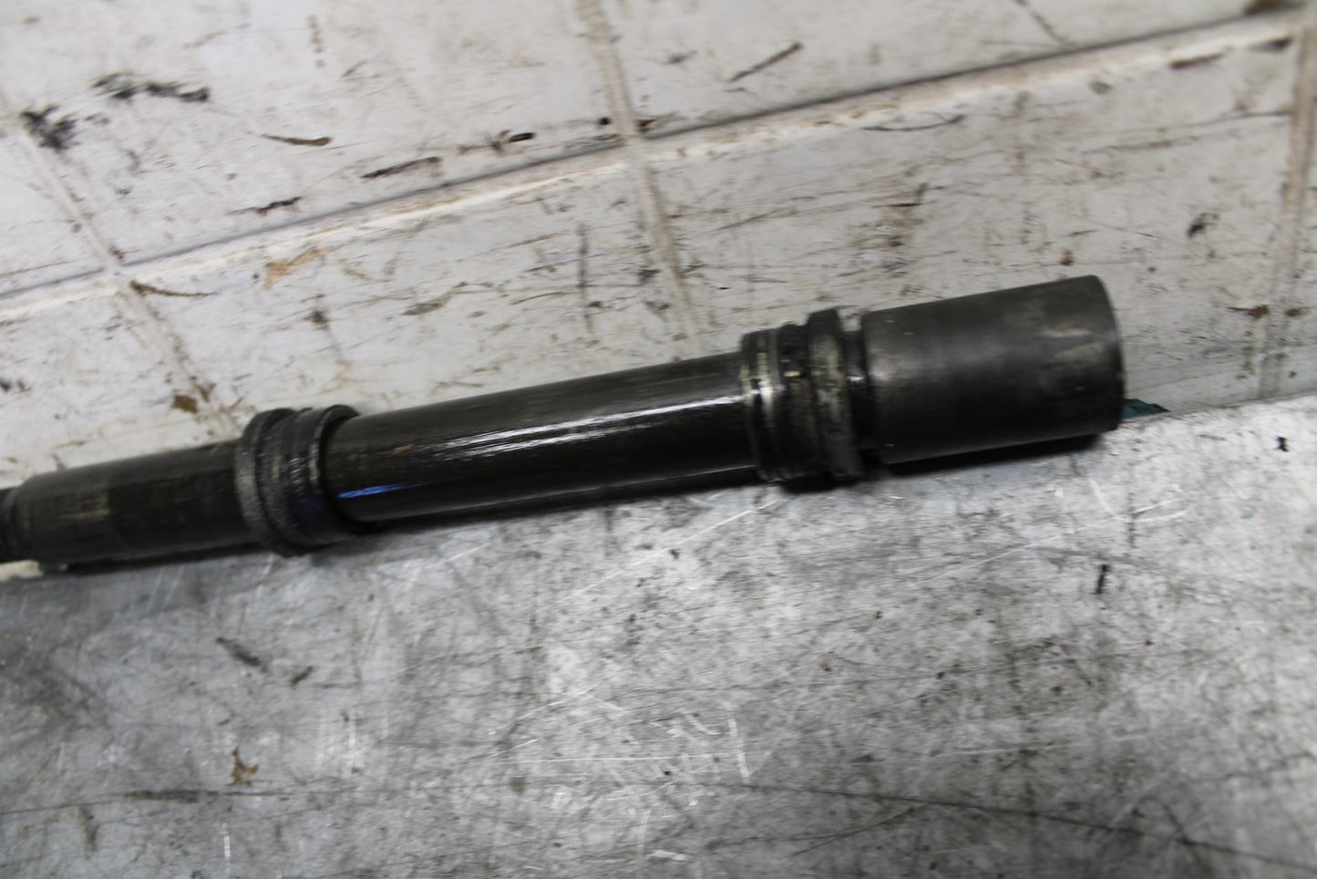 2002 Yamaha YZF R6 FRONT WHEEL RIM AXLE PIVOT BOLT 4XV-25181-00-00 BB545