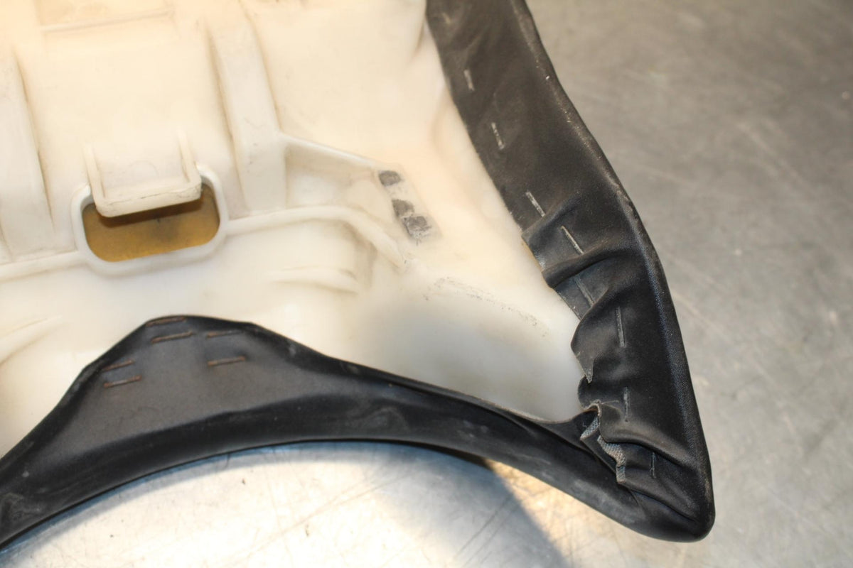 03-05 YAMAHA YZF R6 FRONT DRIVERS SEAT PAD SADDLE PILLION 5SL-24710-00-00 BB95