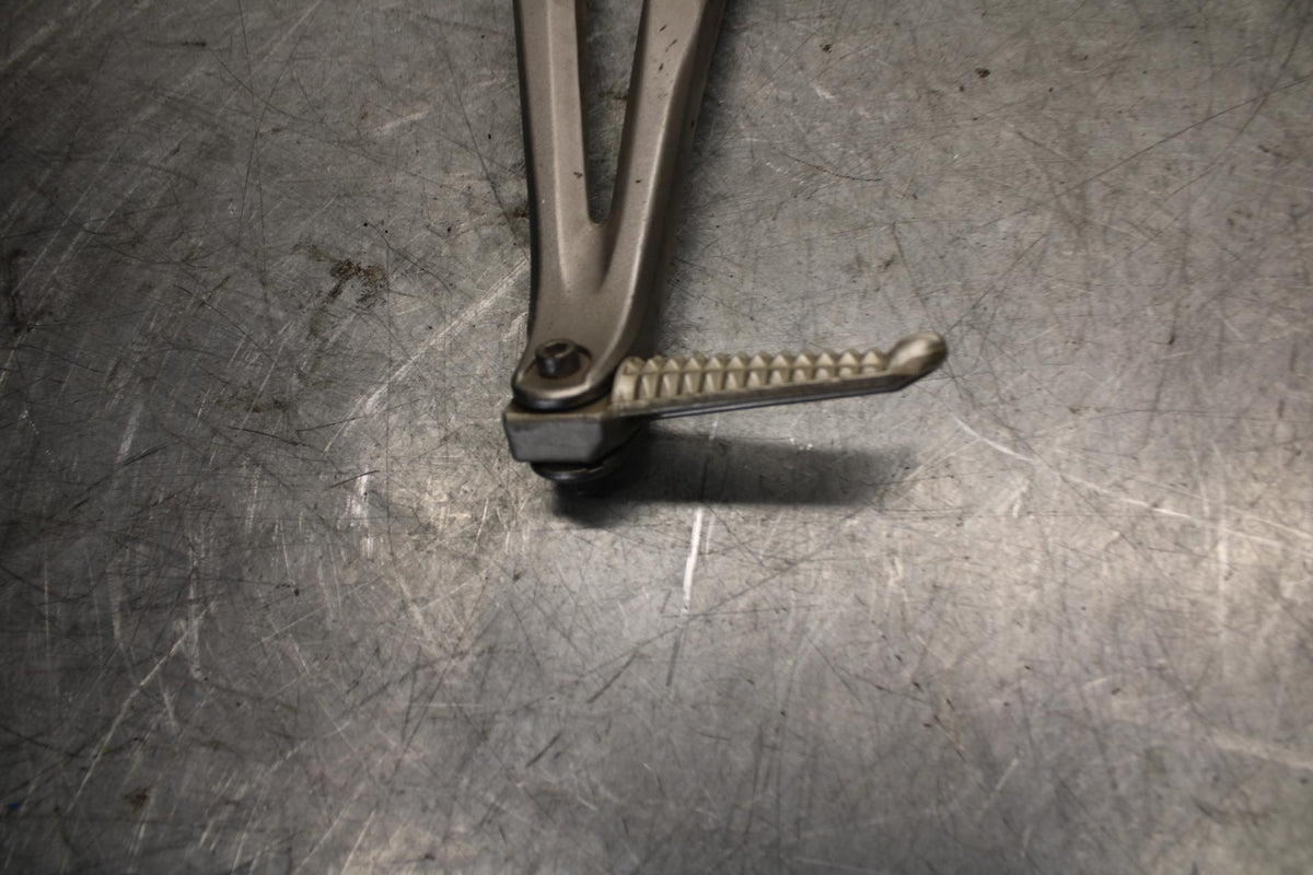 2007 Yamaha YZF R1 LEFT REAR PASSENGER PEG 5JJ-27431-10-00 5VY-2741L-00-00 BB523