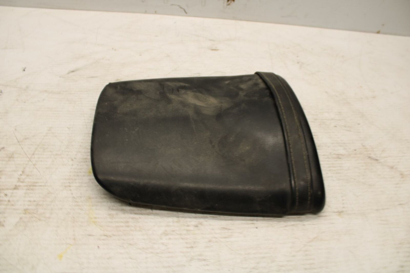 05-06 HONDA CBR600RR REAR BACK PASSENGER TANDEM SEAT PAD SADDLE PILLION BB307
