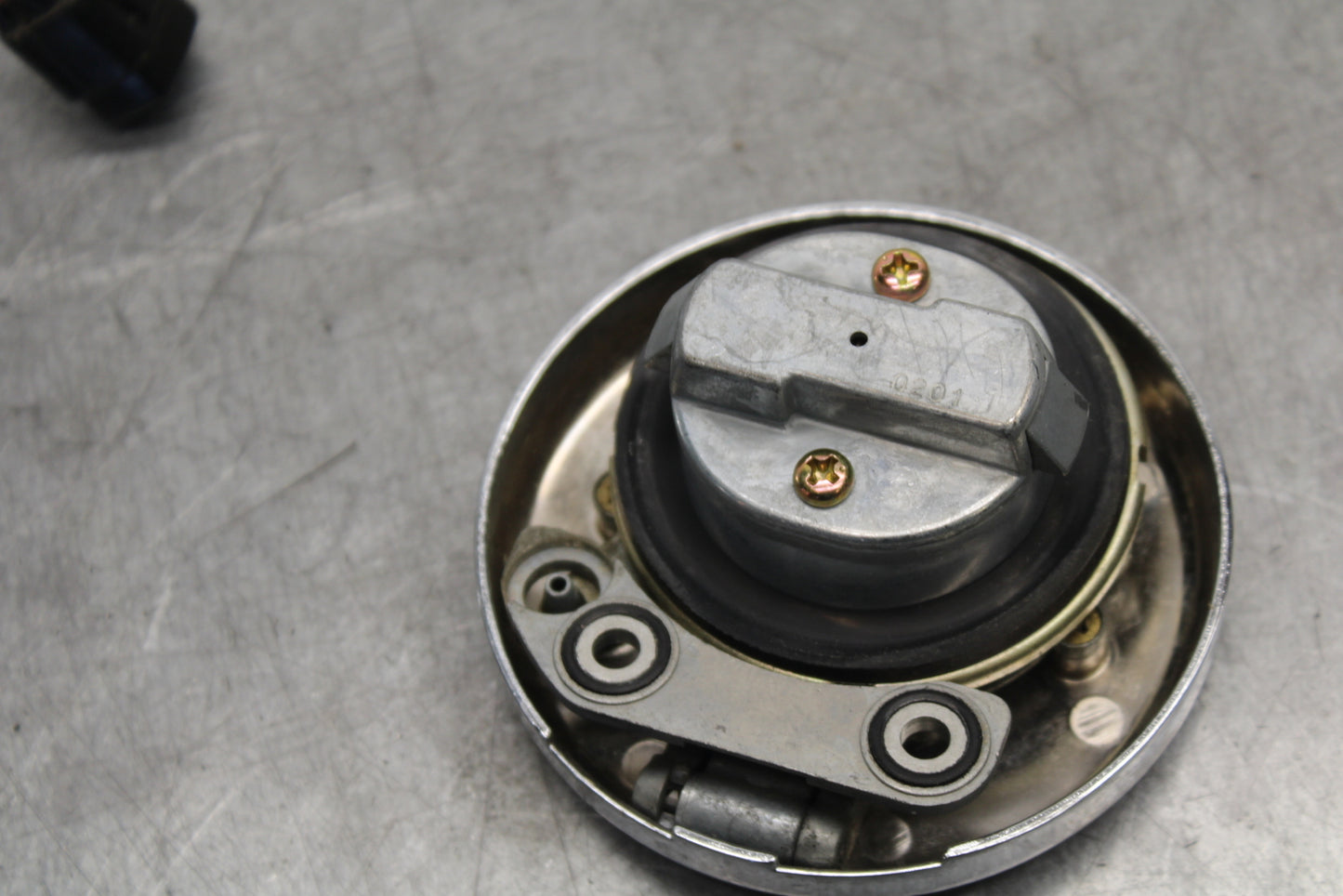 98-03 KAWASAKI VULCAN 1500L IGNITION LOCK KEY W/ GAS CAP  BB678