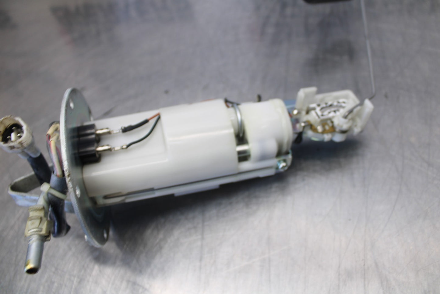 07 SUZUKI GSXR1000 FUEL PUMP GAS PETROL SENDER UNIT 15100-21H00 BB770