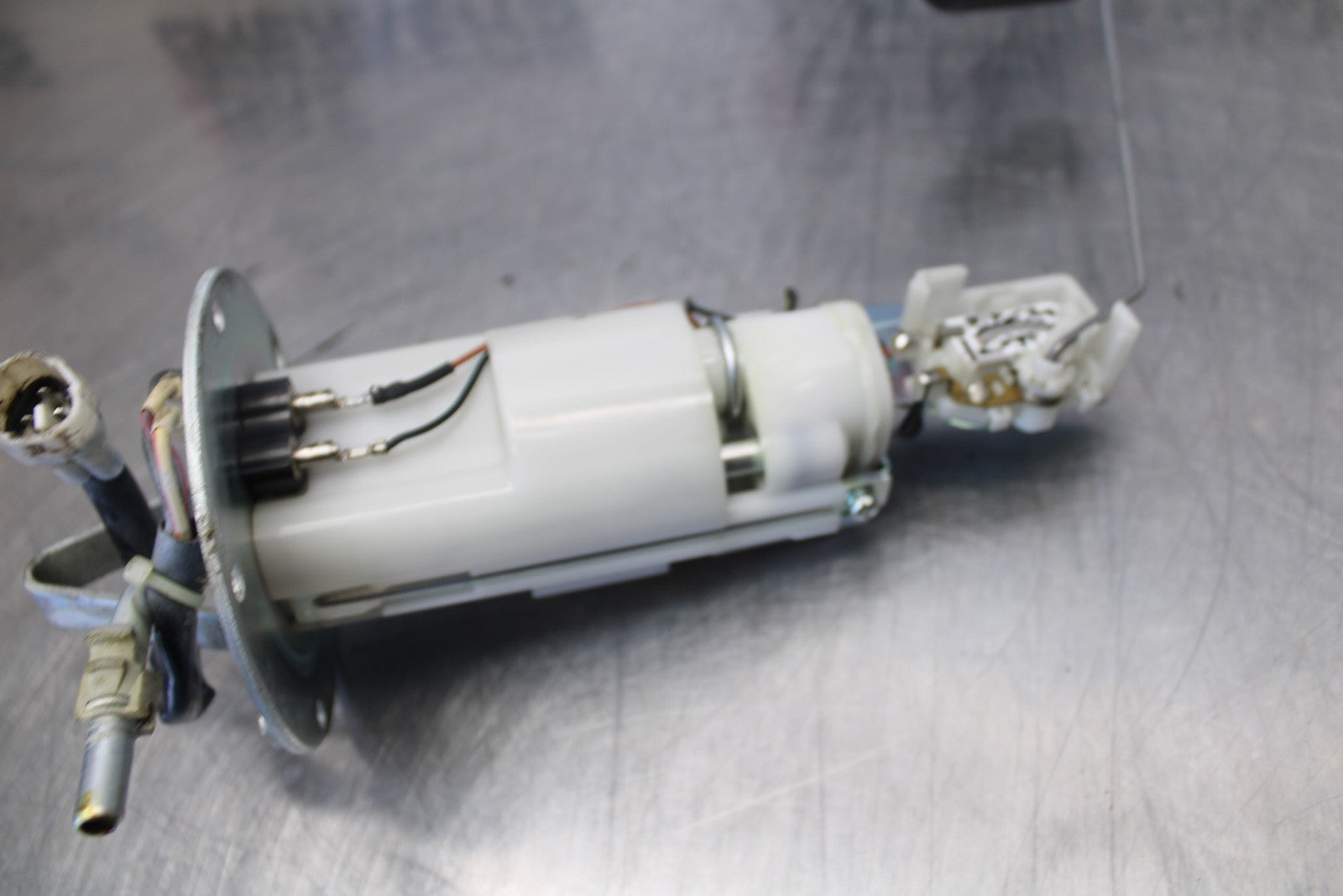 07 SUZUKI GSXR1000 FUEL PUMP GAS PETROL SENDER UNIT 15100-21H00 BB770
