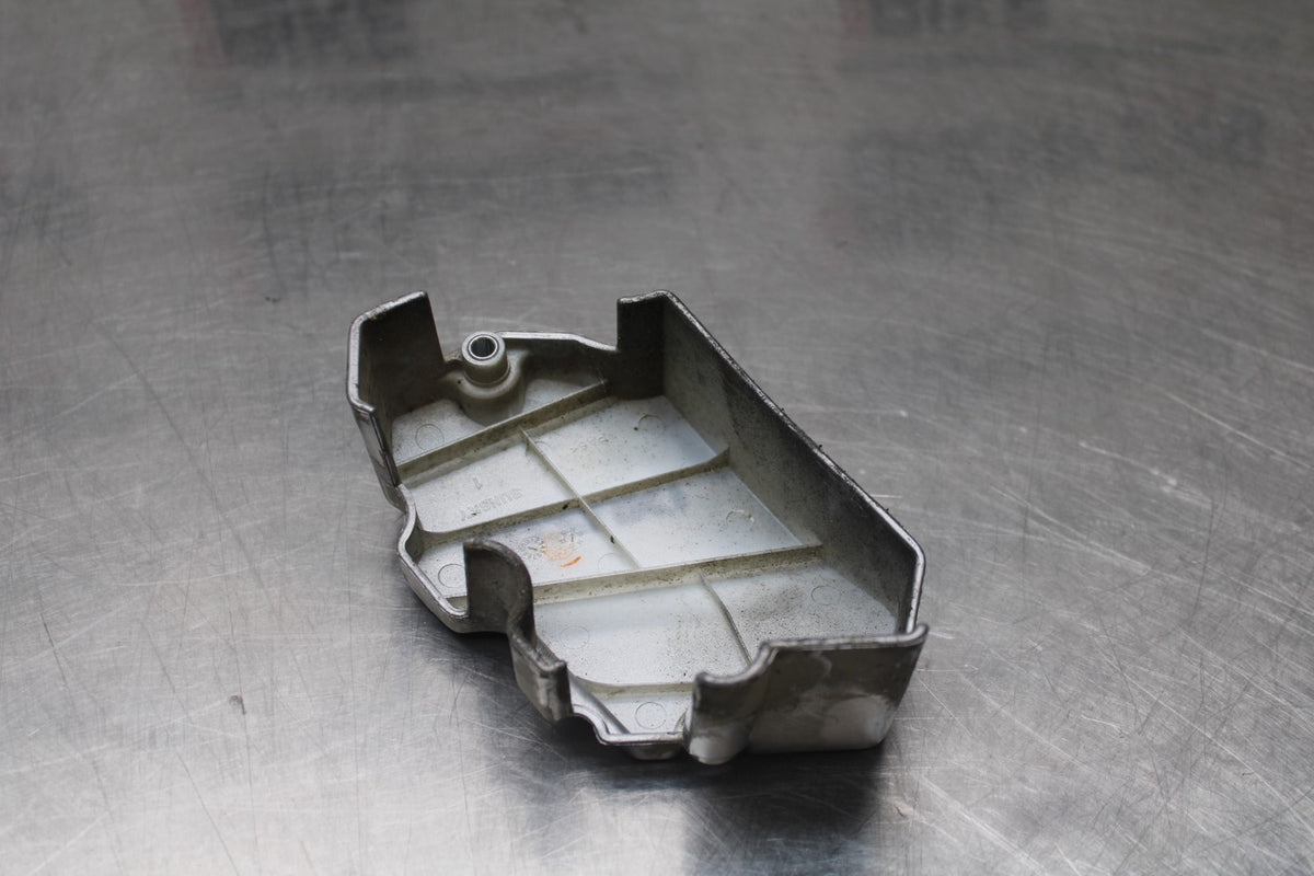 15 SUZUKI GW250F ENGINE SPROCKET COVER BB789