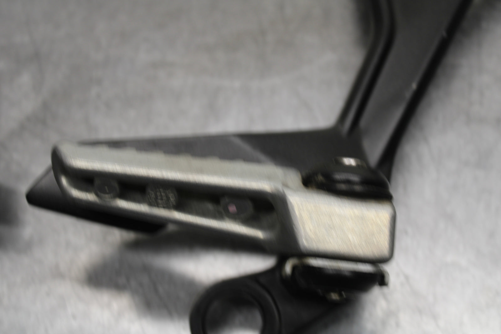 24 KAWASAKI NINJA 500 ABS REAR BACK PASSENGER PEG SET PAIR BB730