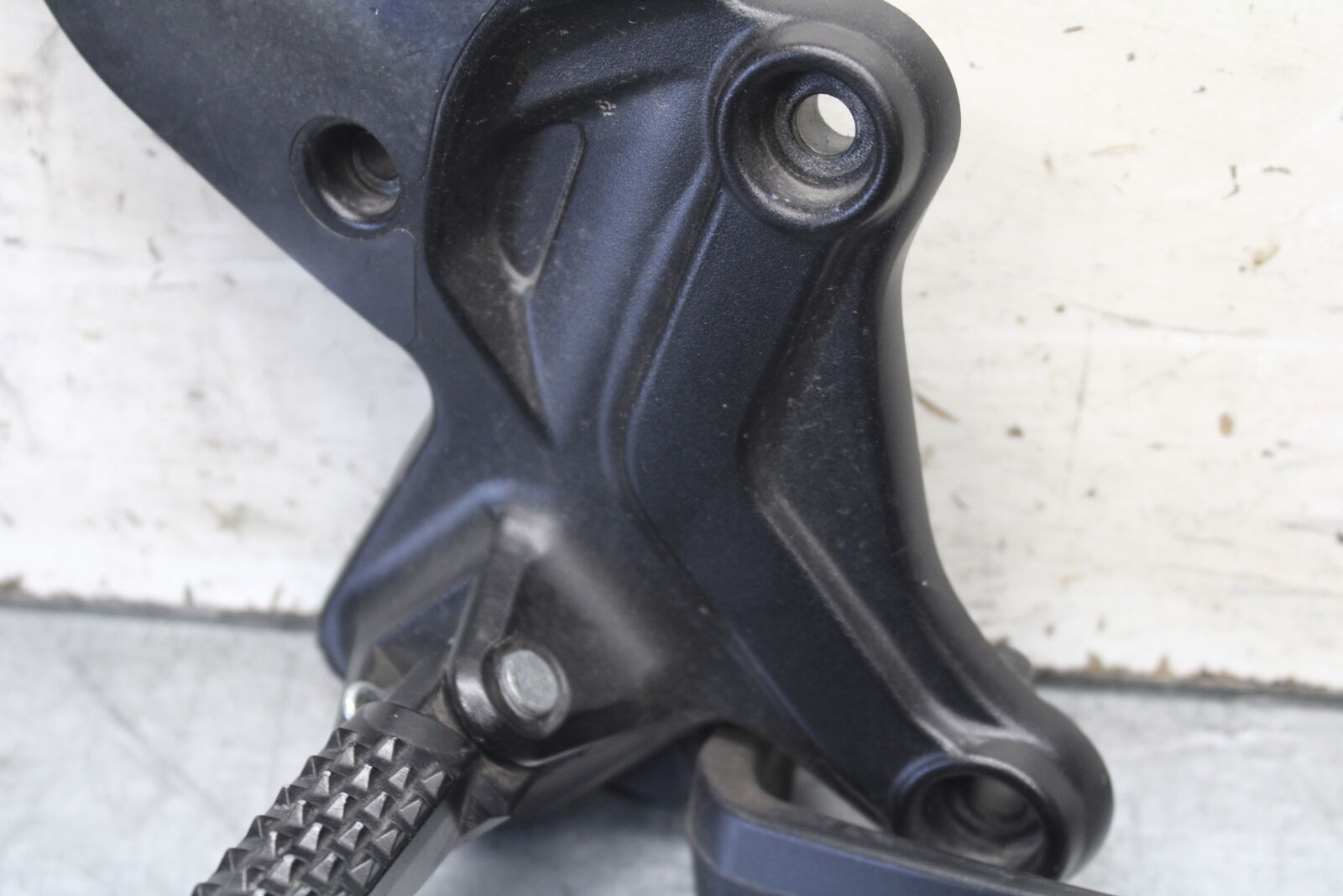 17-24 SUZUKI SV650 RIGHT REARSET REAR SET DRIVER FOOT PEG REST STOP BB706