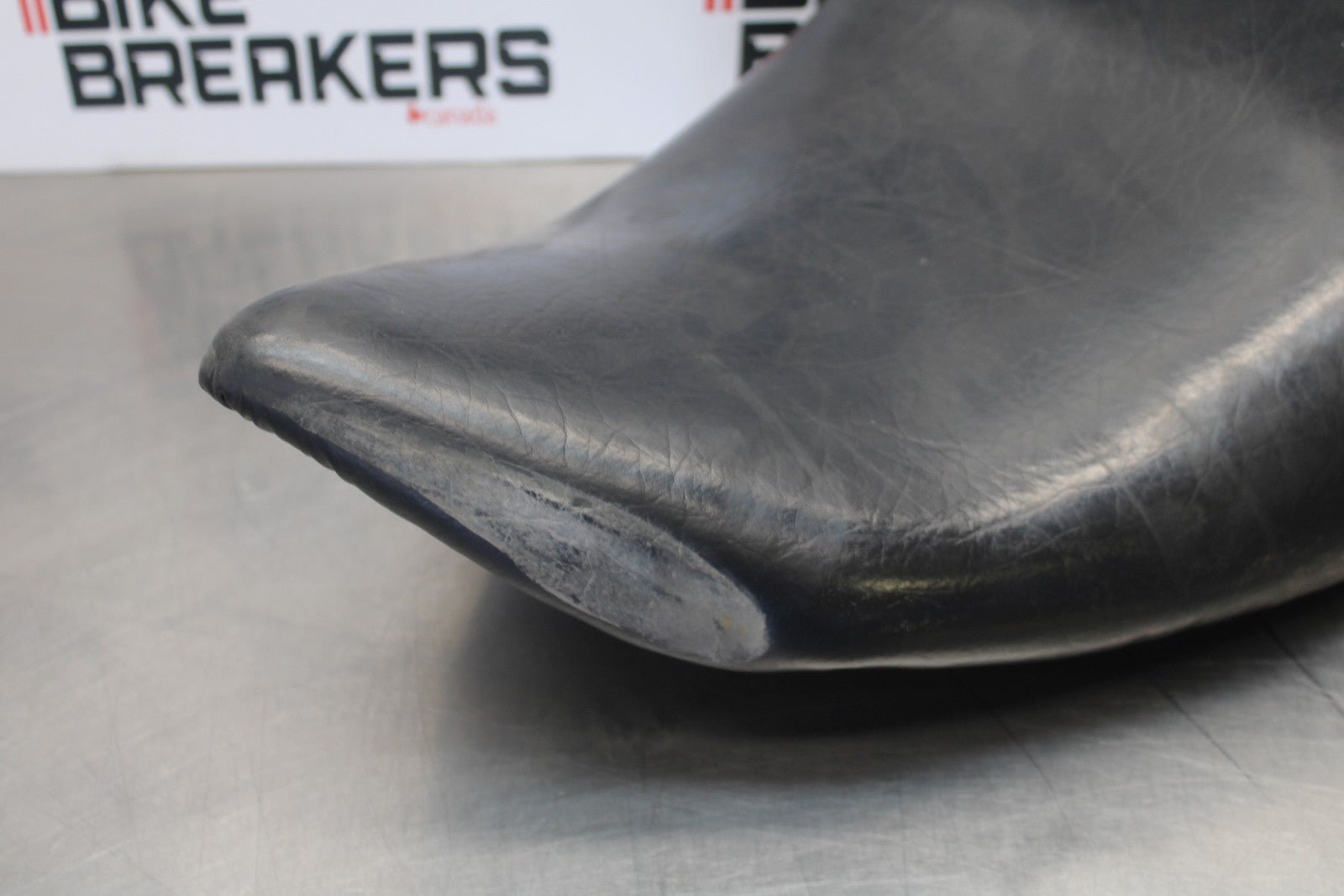 05-06 VICTORY KINGPIN DELUXE FRONT DRIVERS SEAT BB195