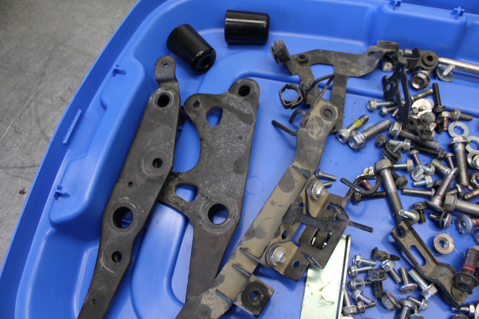 19-22 KAWASAKI Z400 ENGINE MOUNTING BOLTS HARDWARE MOTOR SCREWS BB708