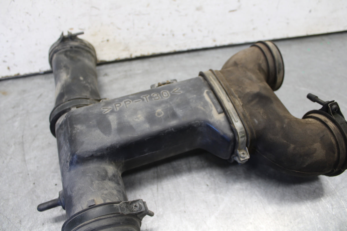 05-06 YAMAHA ROYAL STAR AIR INTAKE DUCT BB697