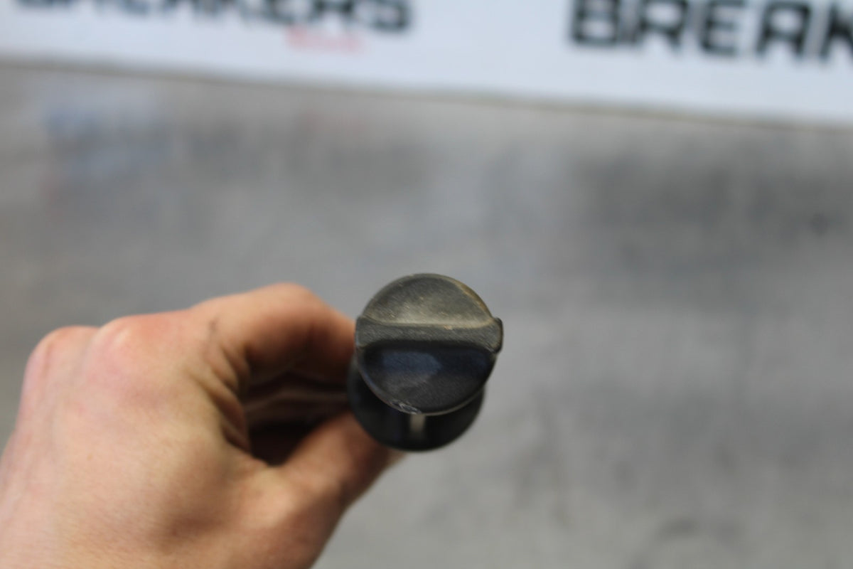 03-17 VICTORY VEGAS ENGINE MOTOR OIL DIPSTICK GAUGE BB874