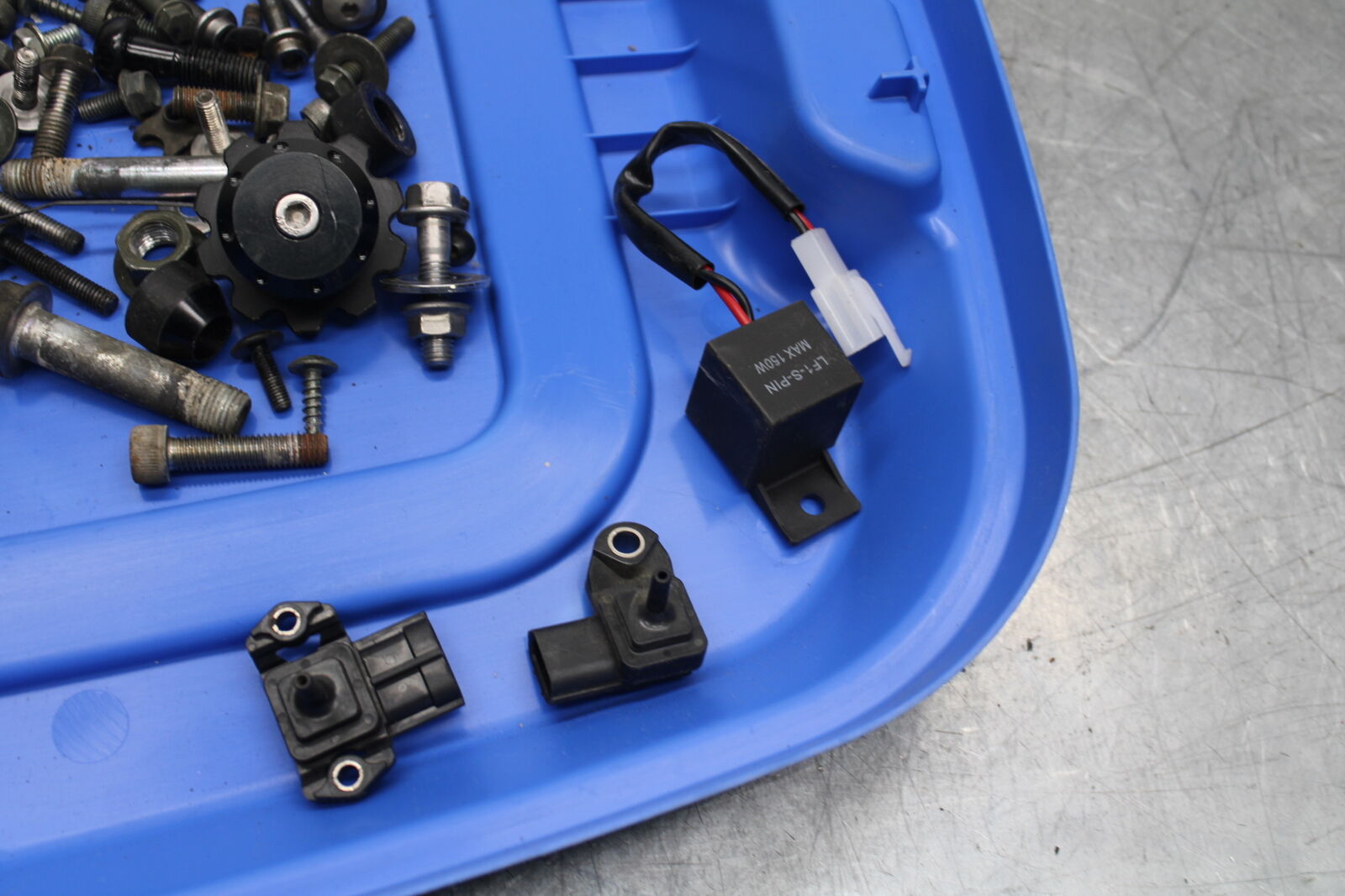 06 YAMAHA YZF R6 MOUNTING BOLTS HARDWARE MOTOR SCREWS BB716
