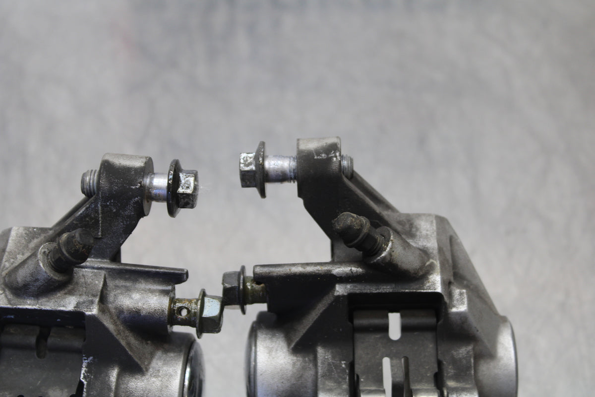 04 YAMAHA ROAD STAR XV1700A RIGHT LEFT FRONT BRAKE CALIPER SET BB155
