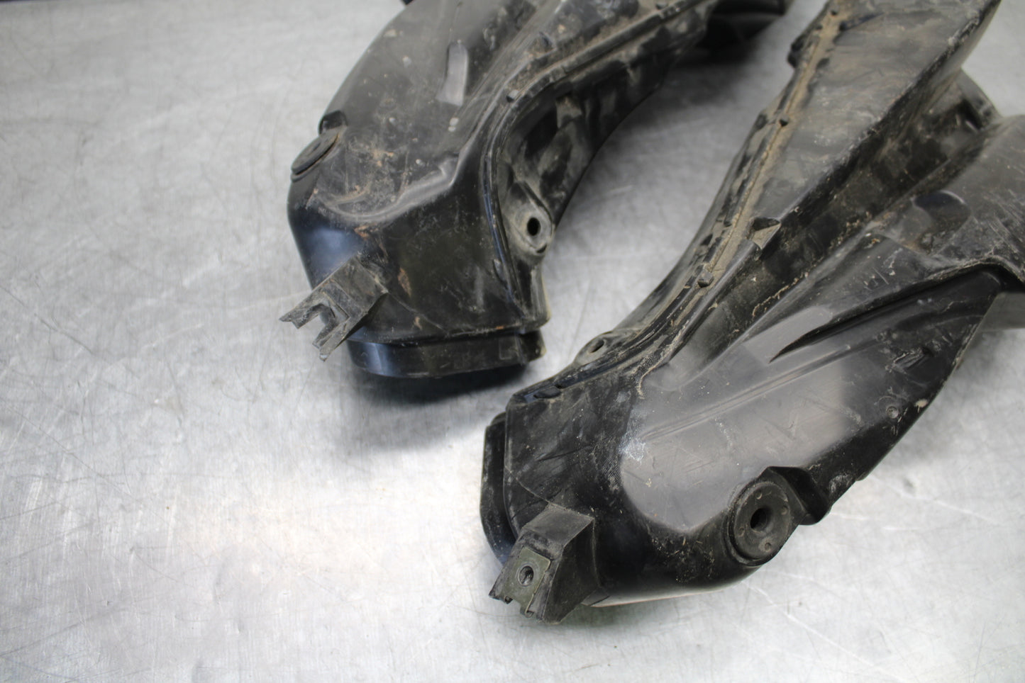 06-07 SUZUKI GSXR 600 RIGHT LEFT AIR INTAKE DUCTS BB243