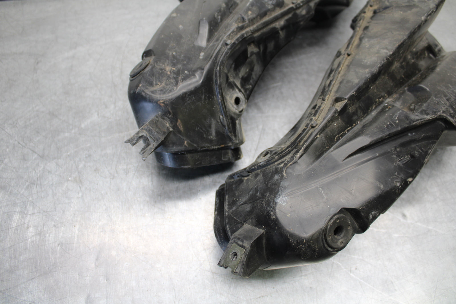 06-07 SUZUKI GSXR 600 RIGHT LEFT AIR INTAKE DUCTS BB243