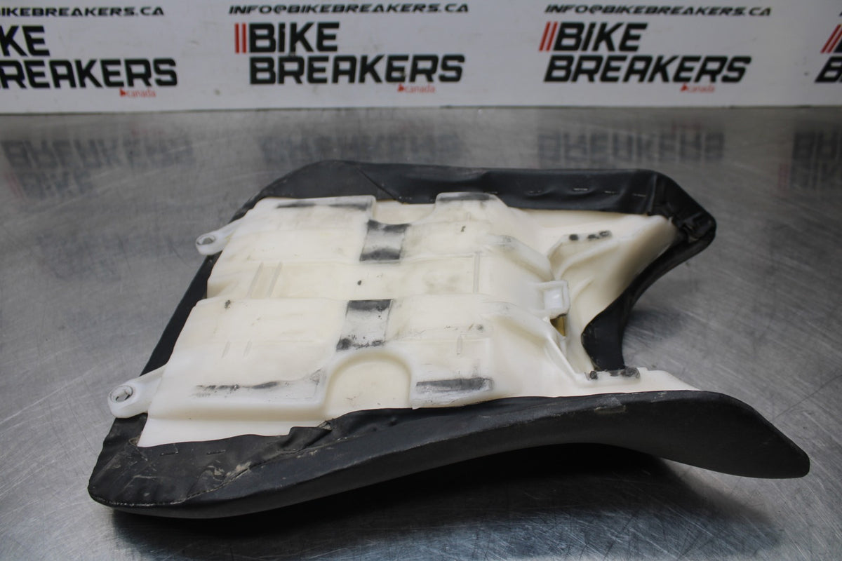 05 YAMAHA YZF R6 FRONT DRIVERS SEAT PAD SADDLE PILLION BB814