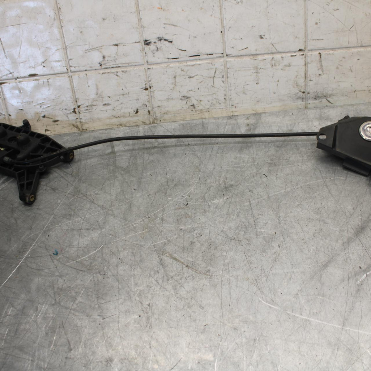 22 KTM 890 ADVENTURE   REAR  SEAT PAD  PILLION LATCH LOCK BB514