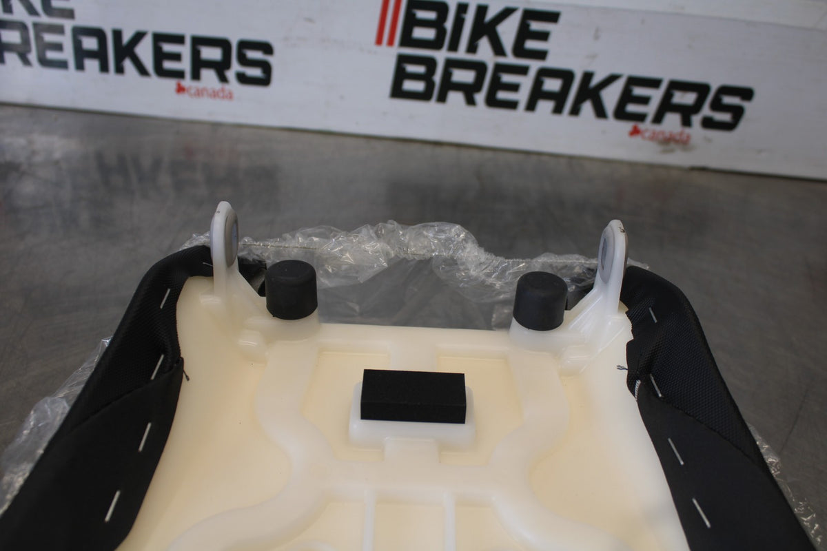 11-26 SUZUKI GSXR750 NEW TAKE OFF! FRONT DRIVERS SEAT PAD SADDLE PILLION BB882