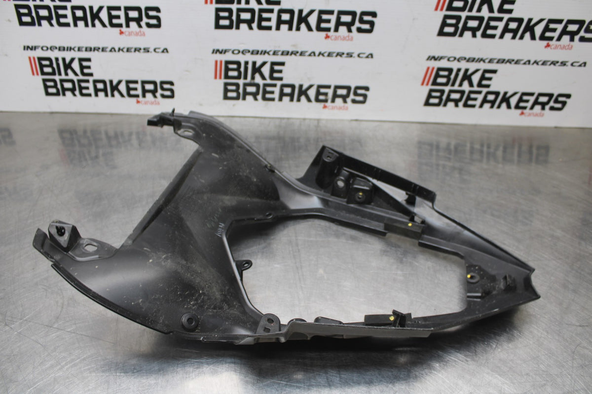 24 KAWASAKI NINJA 500 ABS CENTER REAR BACK TAIL FAIRING COWL BB818
