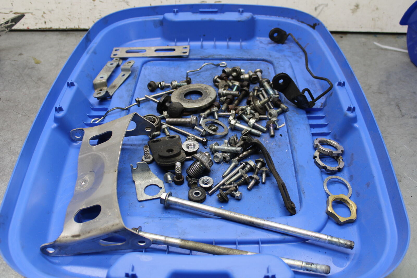 06-07 SUZUKI GSXR 600 MOUNTING BOLTS HARDWARE MOTOR SCREWS BB737