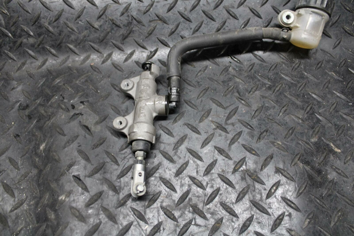 09-14 YAMAHA YZF R1 REAR BACK BRAKE MASTER CYLINDER W RESERVOIR BB192