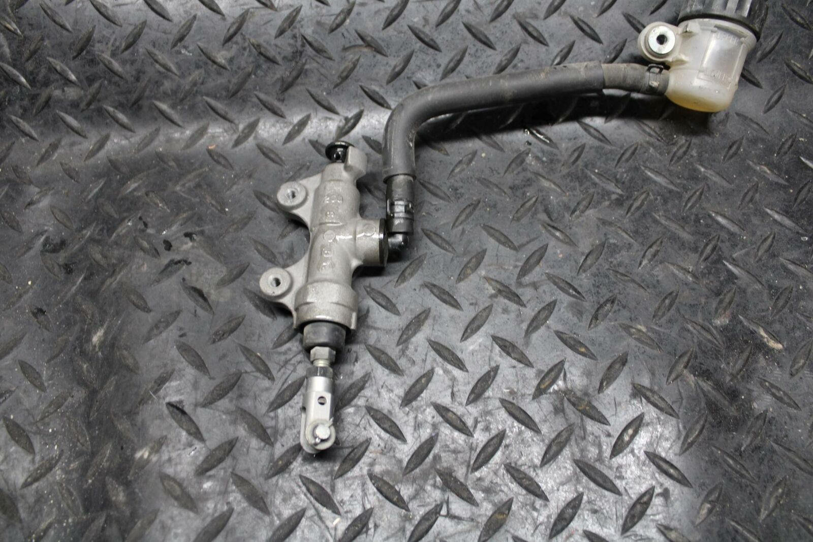 09-14 YAMAHA YZF R1 REAR BACK BRAKE MASTER CYLINDER W RESERVOIR BB192