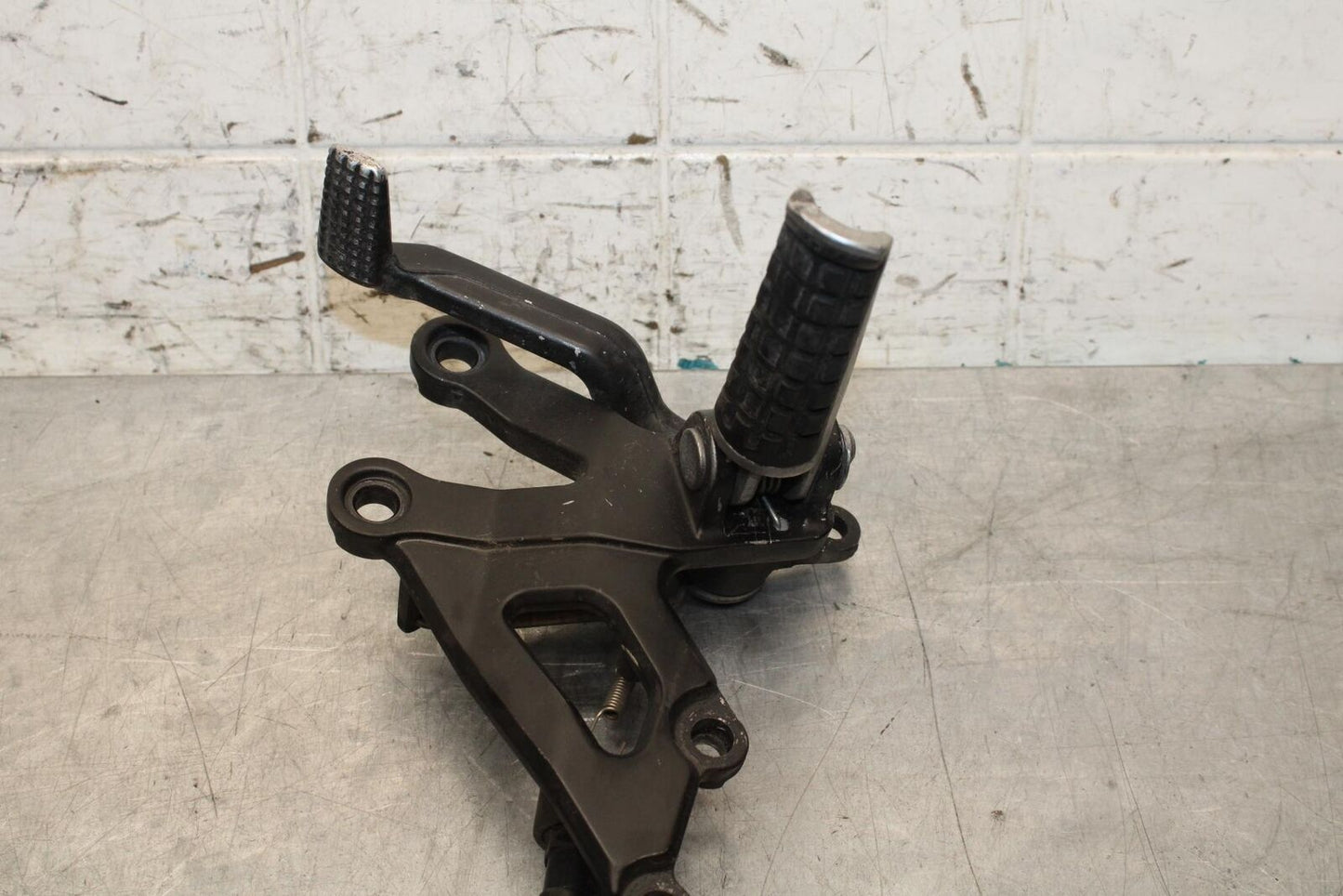 2000 Kawasaki Ninja ZX12R ZX1200A RIGHT REARSETDRIVER FOOT PEG REST  BB565