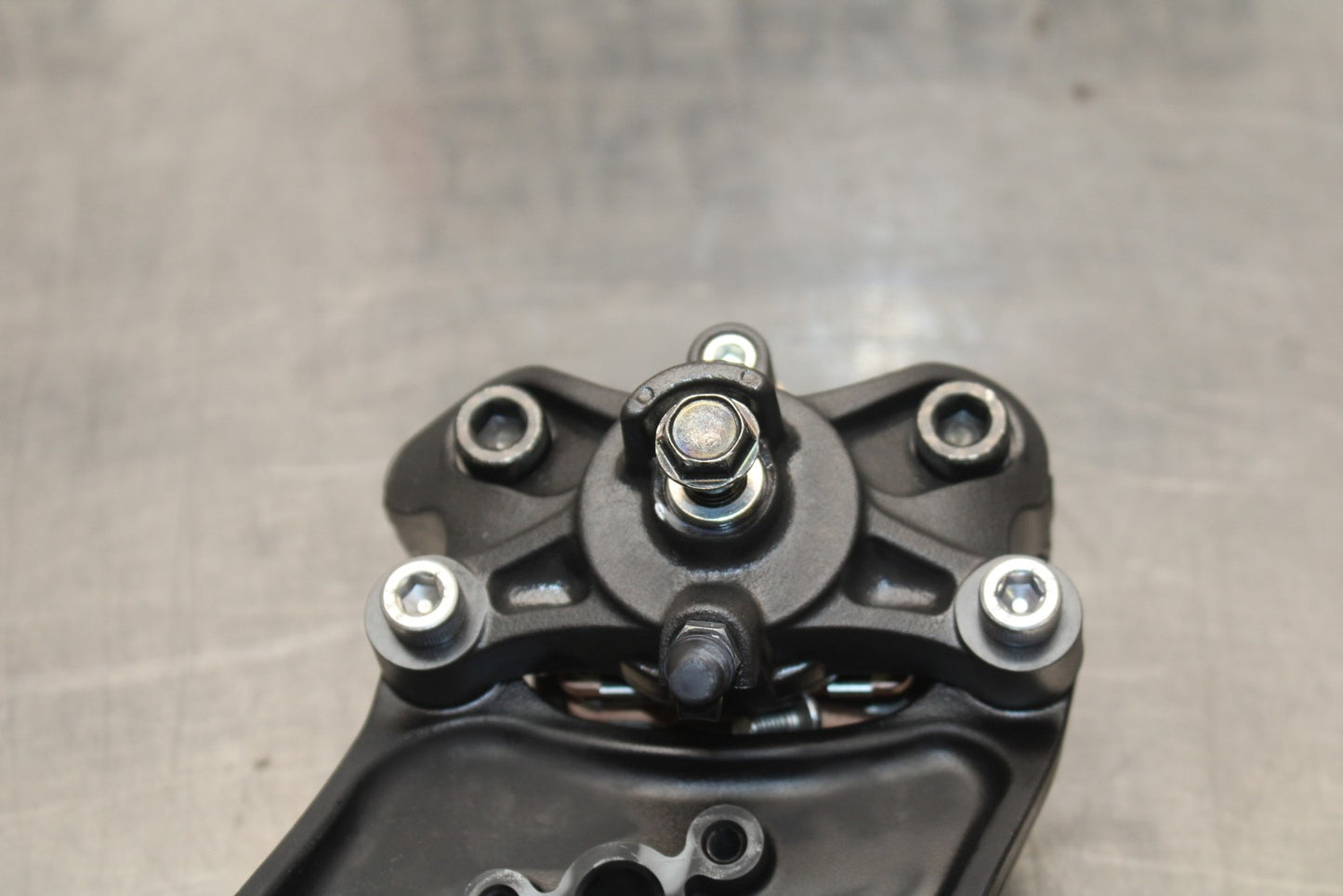 23-24 KAWASAKI NINJA ZX14R REAR BACK BRAKE CALIPER W MOUNT BRACKET BB764