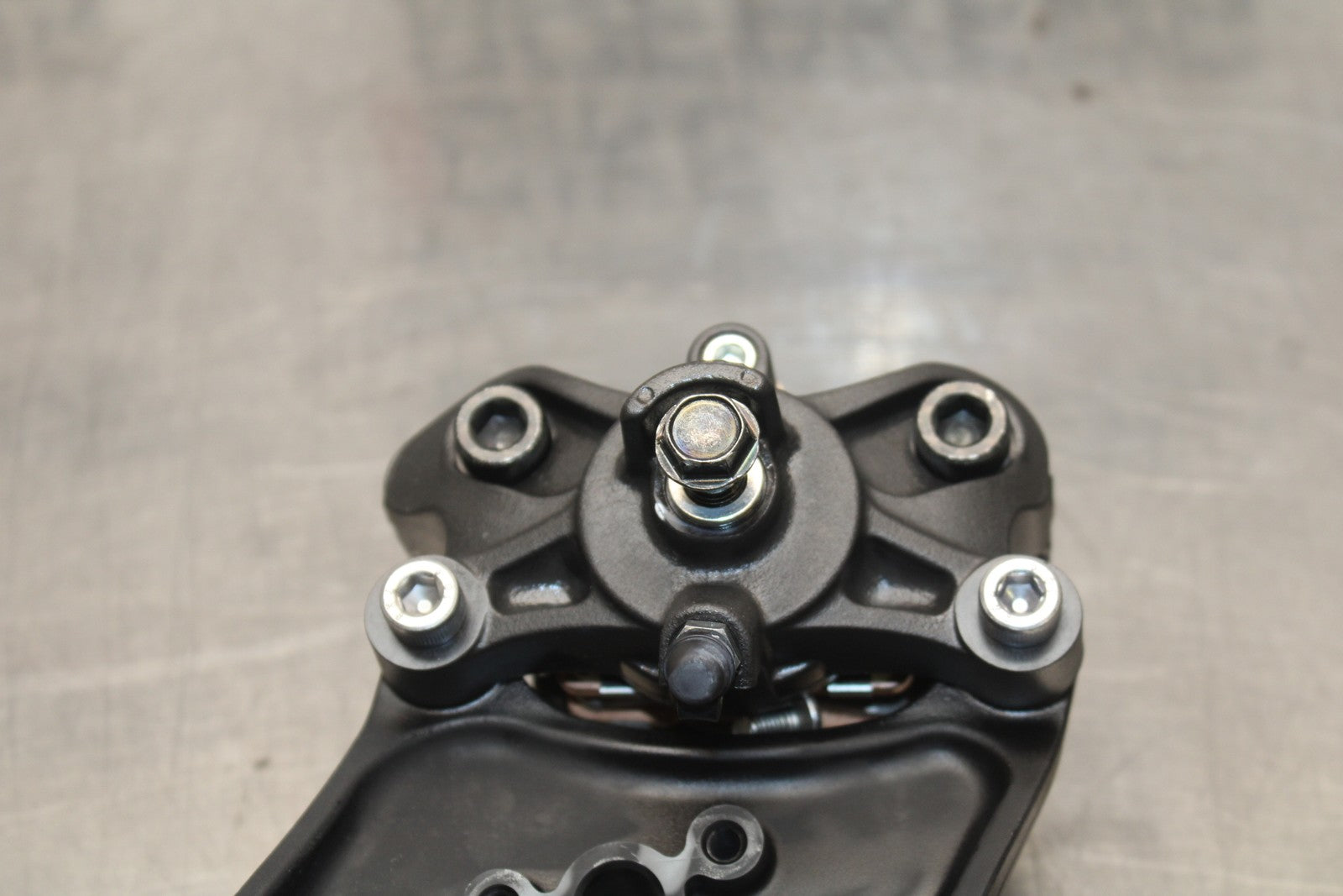 23-24 KAWASAKI NINJA ZX14R REAR BACK BRAKE CALIPER W MOUNT BRACKET BB764