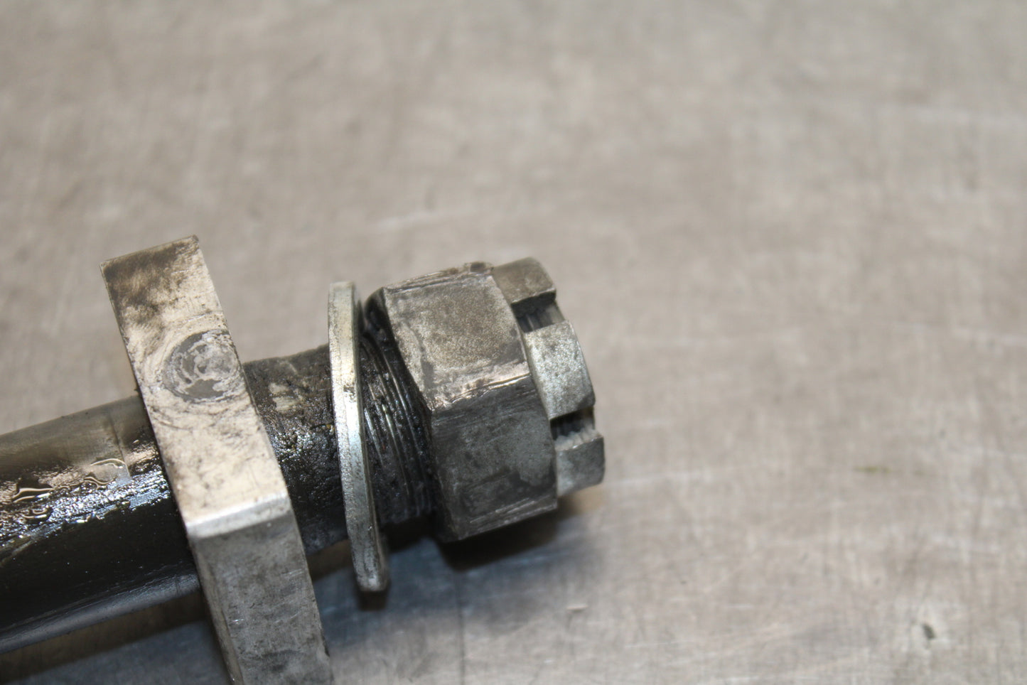 00-02 KAWASAKI NINJA ZX6R REAR AXLE BACK WHEEL RIM PIVOT BOLT AXEL BB750