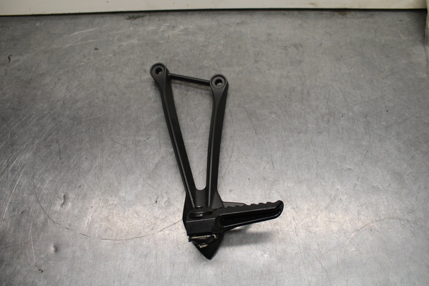 19-23 KAWASAKI NINJA ZX6R LEFT REAR BACK PASSENGER PEG BB749