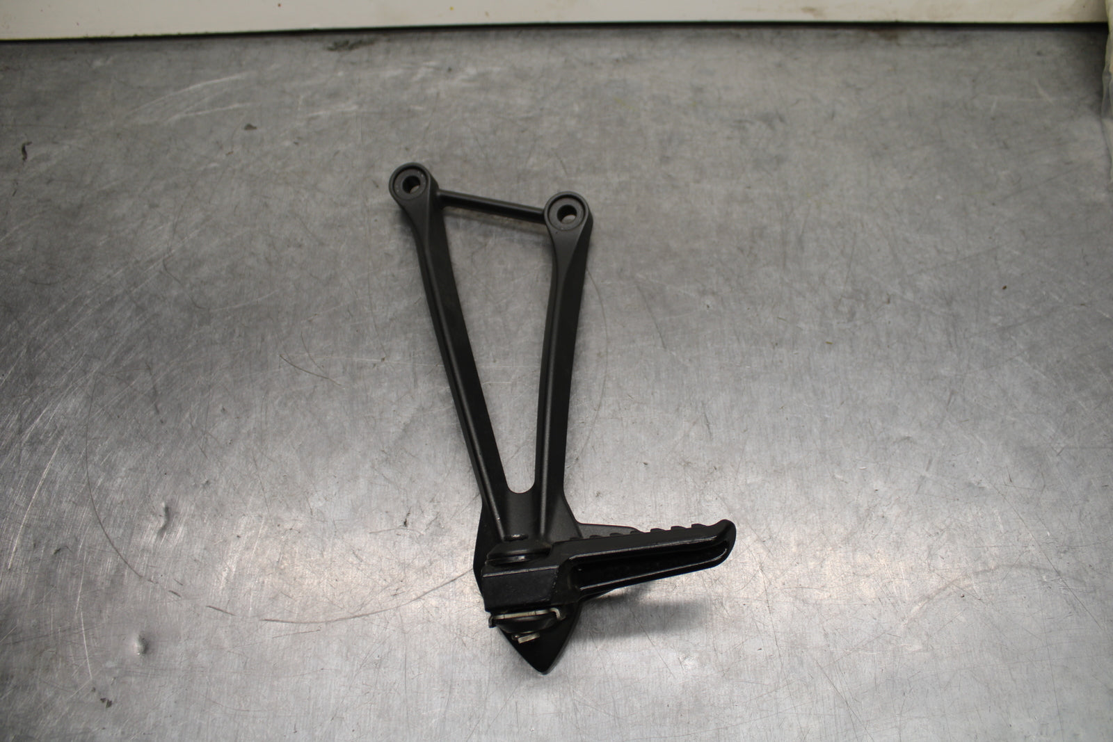 19-23 KAWASAKI NINJA ZX6R LEFT REAR BACK PASSENGER PEG BB749