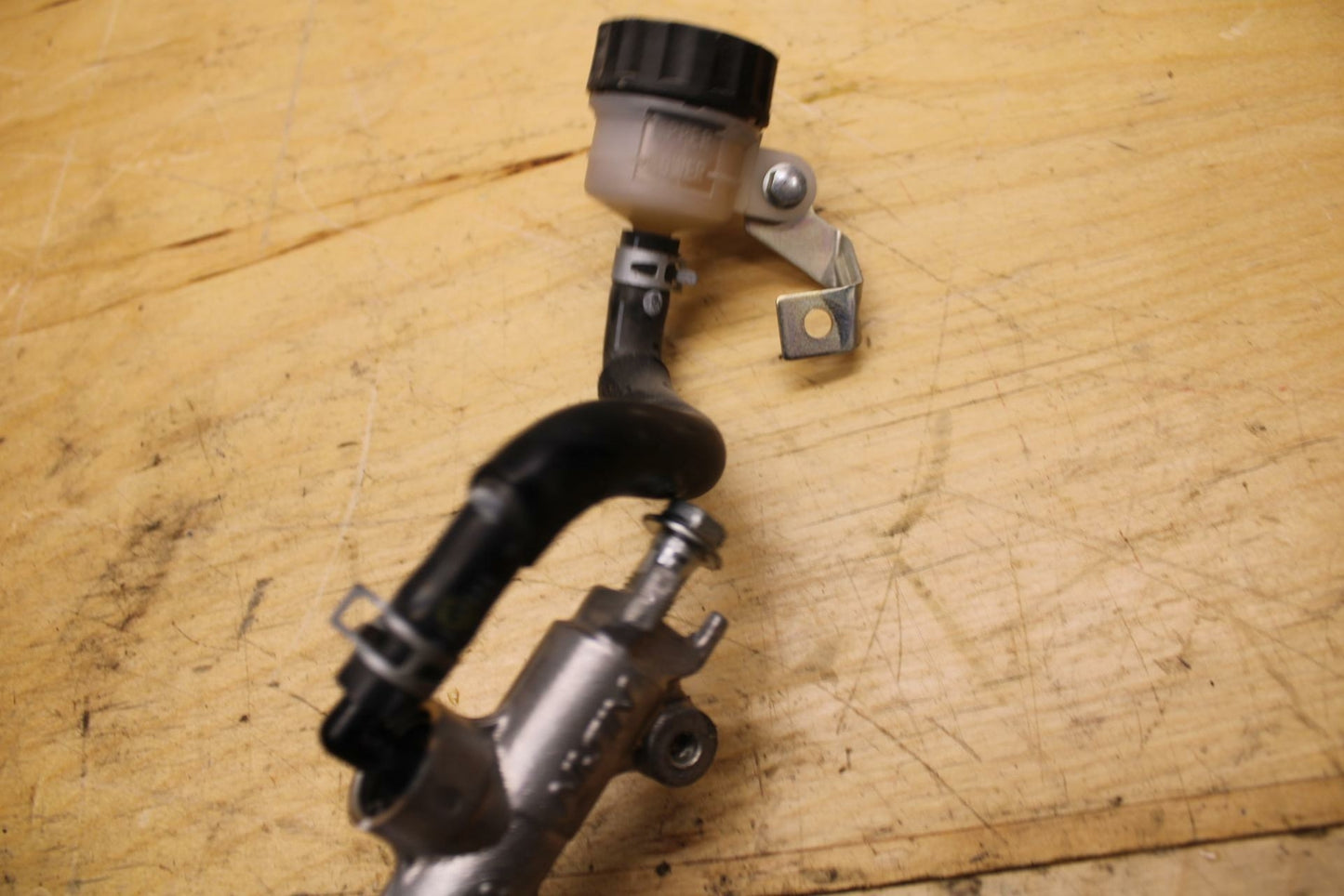 11-17 SUZUKI GSXR750 REAR BACK BRAKE MASTER CYLINDER W RESERVOIR BB320