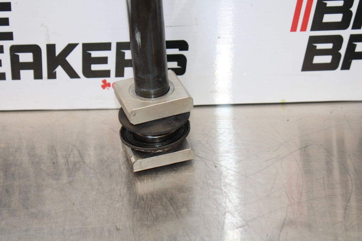 04-05 YAMAHA YZF R1 REAR AXLE BACK WHEEL RIM PIVOT BOLT AXEL BB173