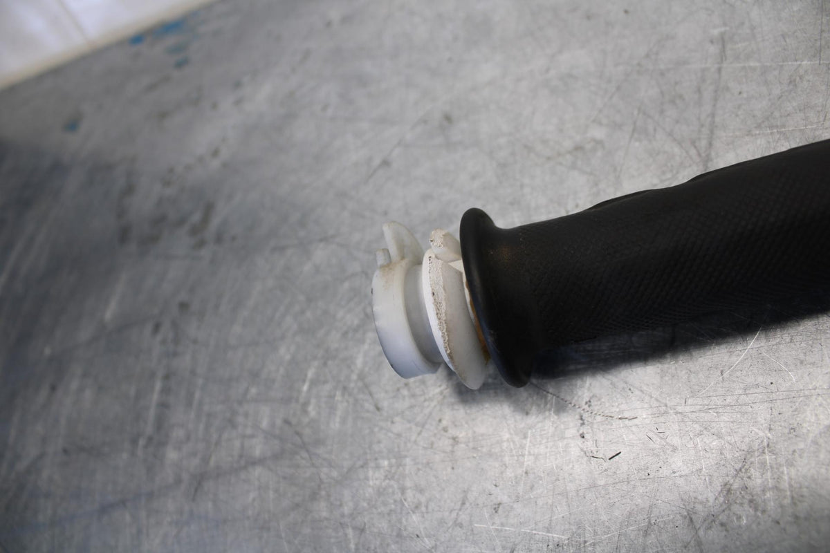 91-92 SUZUKI GSXR1100 GSXR 1100M RIGHT THROTTLE GRIP BB435
