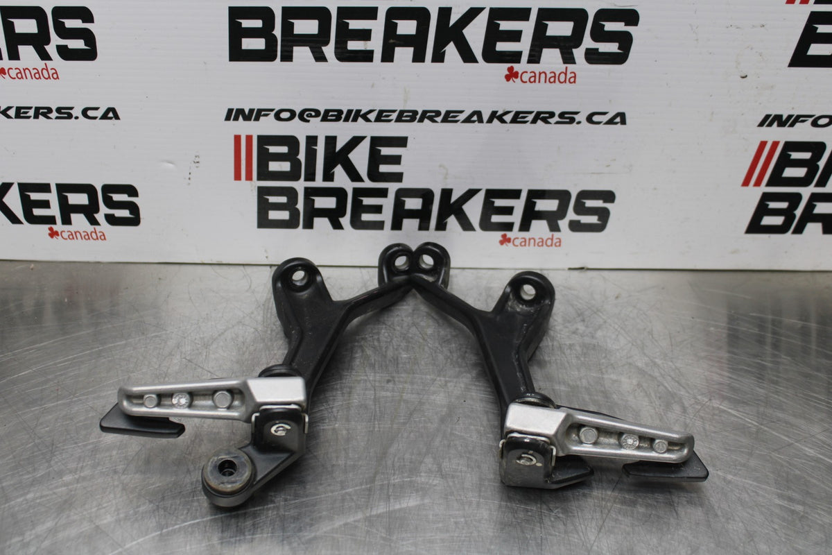 18-23 KAWASAKI NINJA 400 EX400 ABS REAR BACK PASSENGER PEG SET PAIR BB177