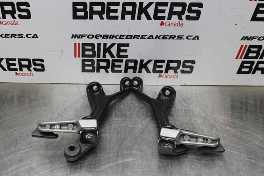 18-23 KAWASAKI NINJA 400 EX400 ABS REAR BACK PASSENGER PEG SET PAIR BB177