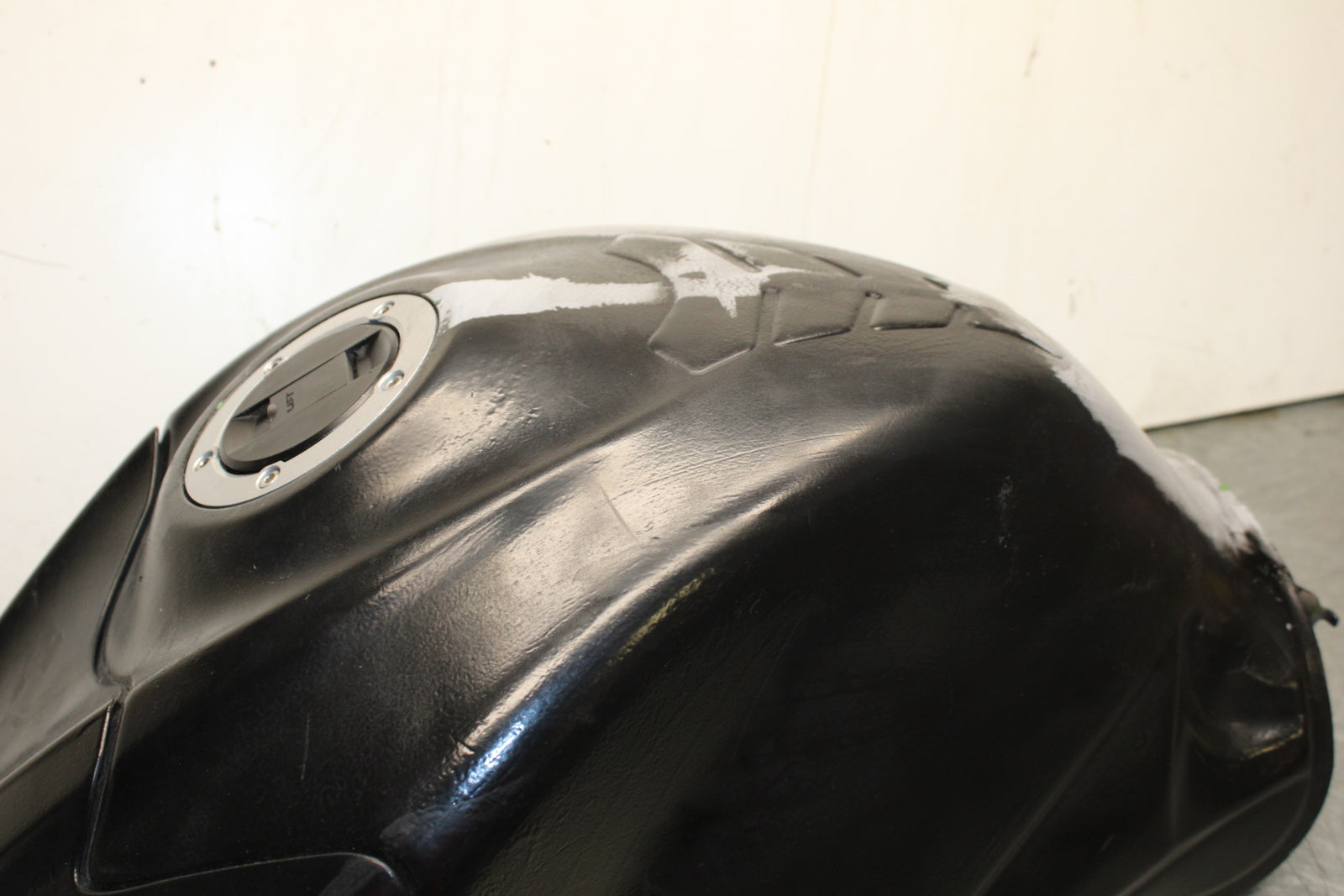 08-10 SUZUKI GSXR 600 GAS TANK FUEL CELL PETROL RESERVOIR BB753