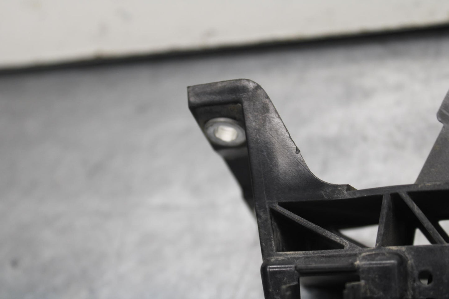 2016 BMW S1000R ABS FRONT GAS TANK BRACKET MOUNT BB604