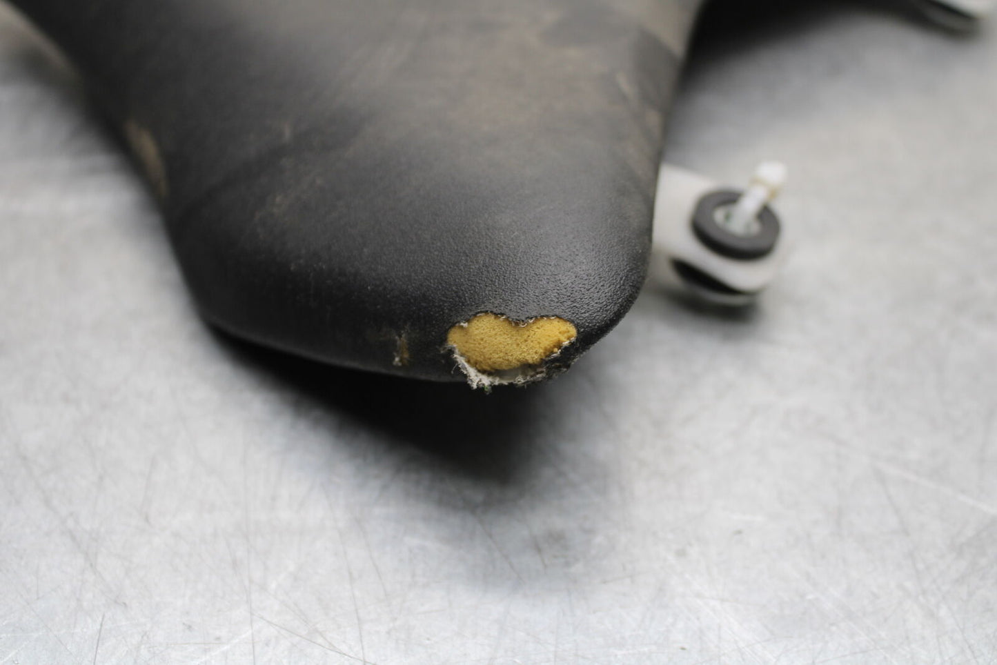 16 KAWASAKI NINJA ZX10R FRONT DRIVERS SEAT PAD SADDLE PILLION 53066-0521-MA  BB6