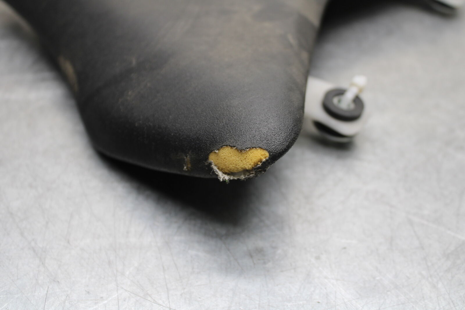 16 KAWASAKI NINJA ZX10R FRONT DRIVERS SEAT PAD SADDLE PILLION 53066-0521-MA  BB6