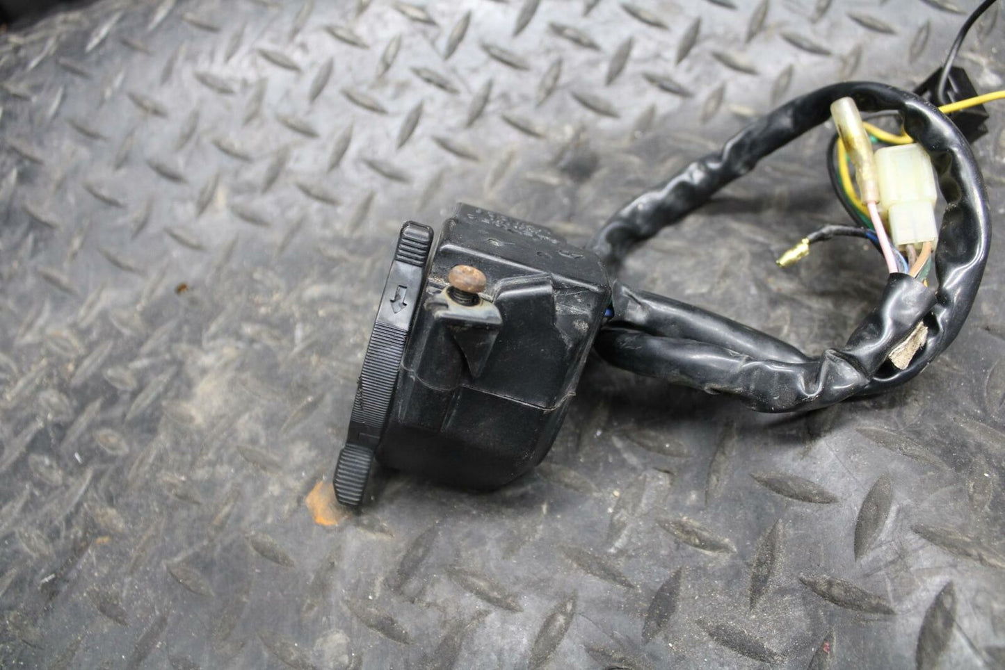 84-85 YAMAHA VIRAGO 1000 LEFT CLIP ON HANDLE HORN SIGNALS CLUTCH SWITCHES BB173