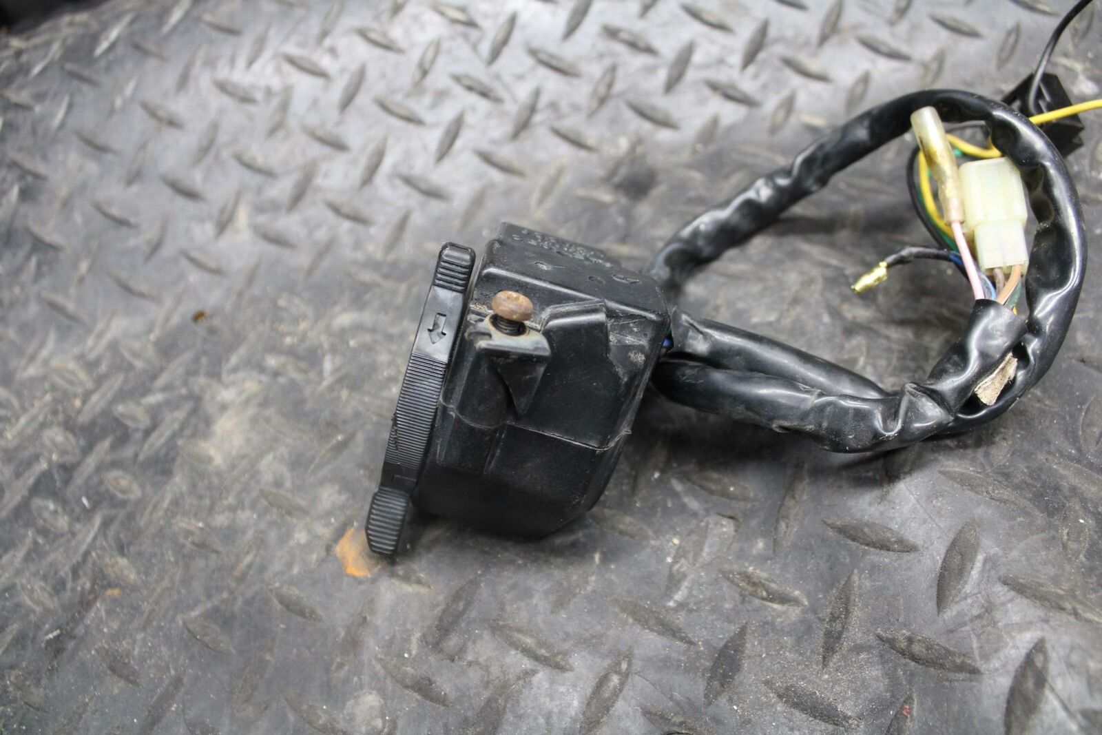 84-85 YAMAHA VIRAGO 1000 LEFT CLIP ON HANDLE HORN SIGNALS CLUTCH SWITCHES BB173