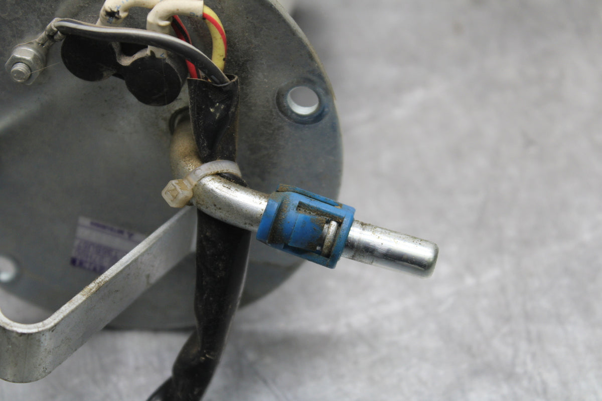 08-10 SUZUKI GSXR 600 FUEL PUMP GAS PETROL SENDER UNIT  BB721