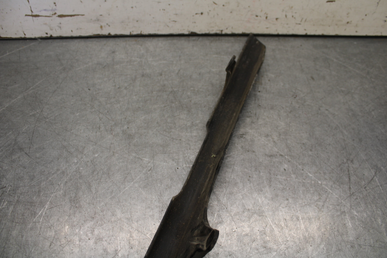 09-11 TRIUMPH DAYTONA 675 REAR BACK DRIVE CHAIN GUARD COVER SHIELD BB652