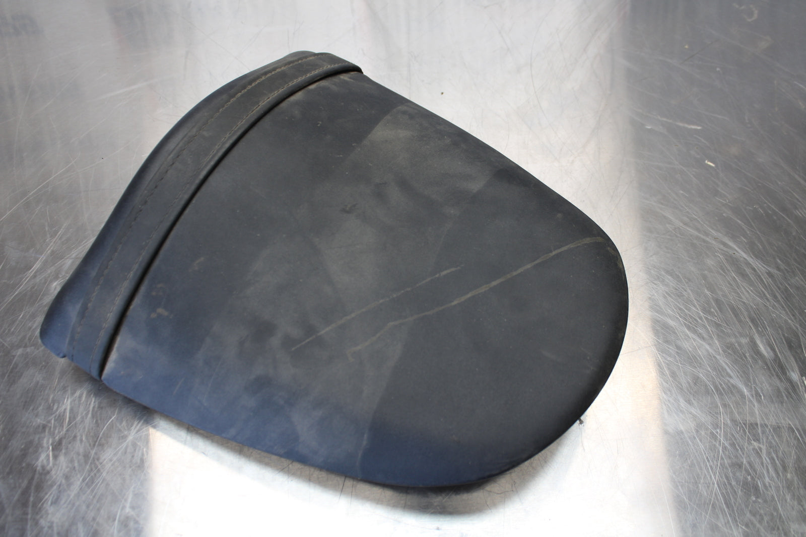 03-04 KAWASAKI NINJA ZX6R REAR BACK PASSENGER TANDEM SEAT PAD SADDLE  BB397