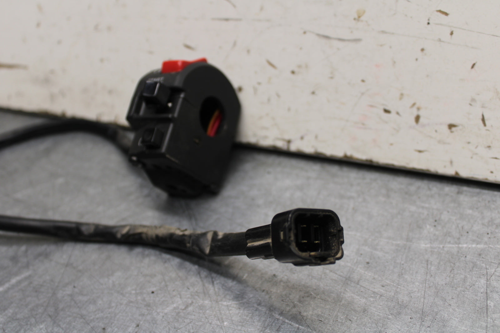 16 KAWASAKI NINJA ZX10R RIGHT HANDLE KILL OFF START SWITCH SWITCHES BB650