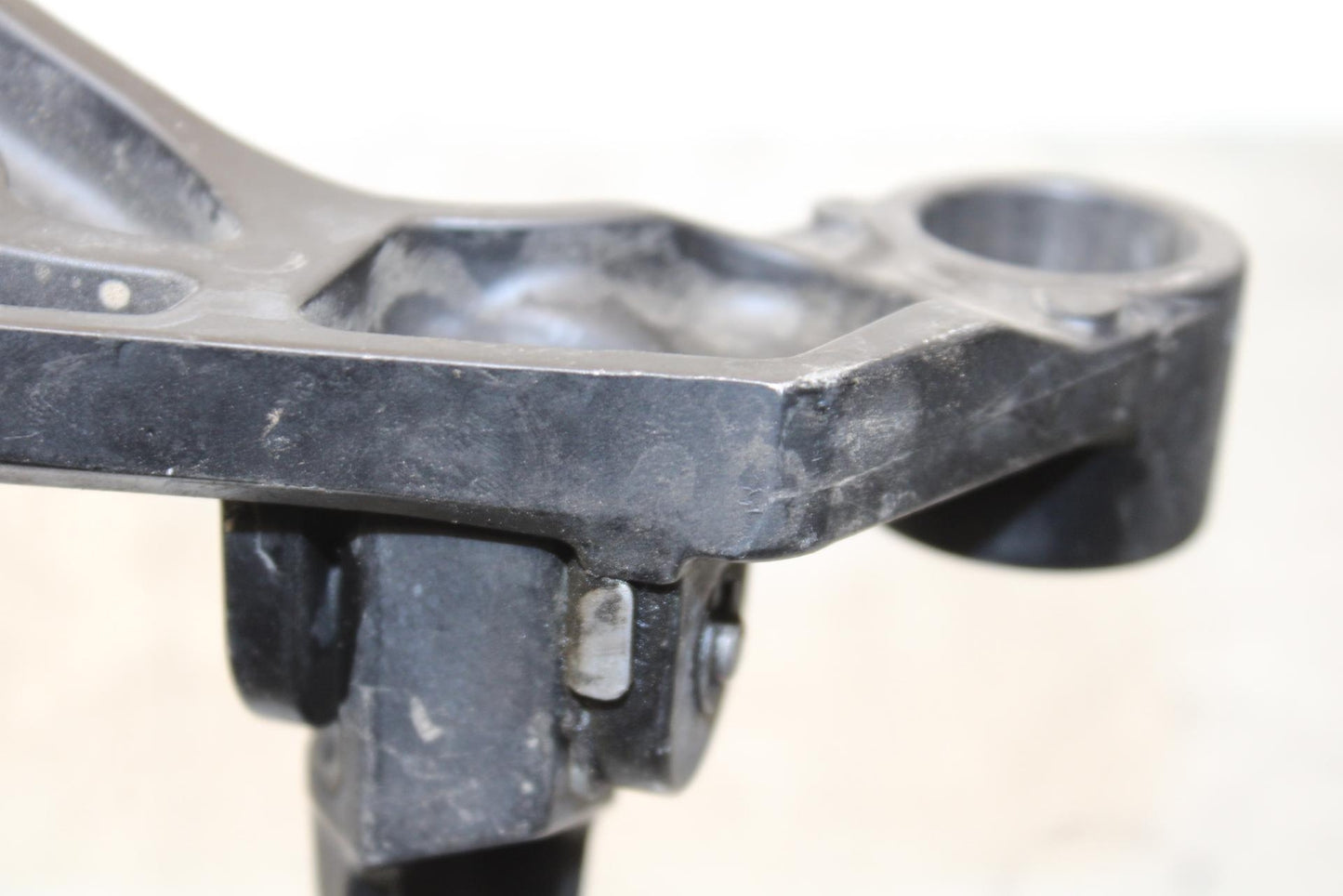 2000 Kawasaki Ninja ZX12R ZX1200A RIGHT REAR BACK PASSENGER PEG 34028-1481 BB565