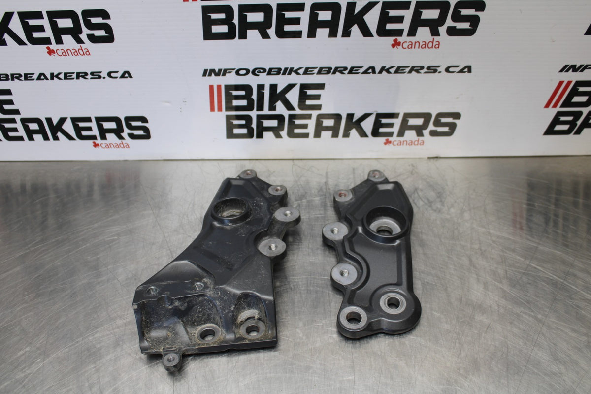22-25 YAMAHA YZF R7 LEFT RIGHT FRAME REARSET BRACKETS MOUNTS BB182