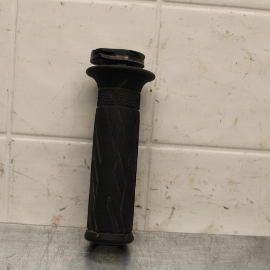 2017 Suzuki GSXR600 RIGHT THROTTLE GRIP 57110-21H02 BB598